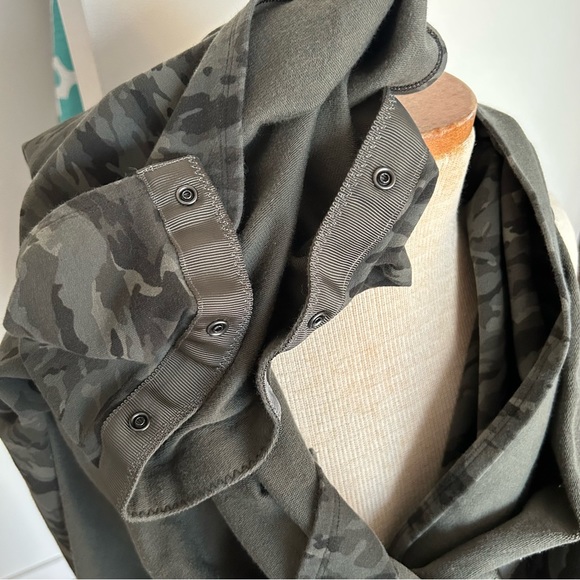 Lululemon Customizable Snap Scarf - Picture 8 of 11